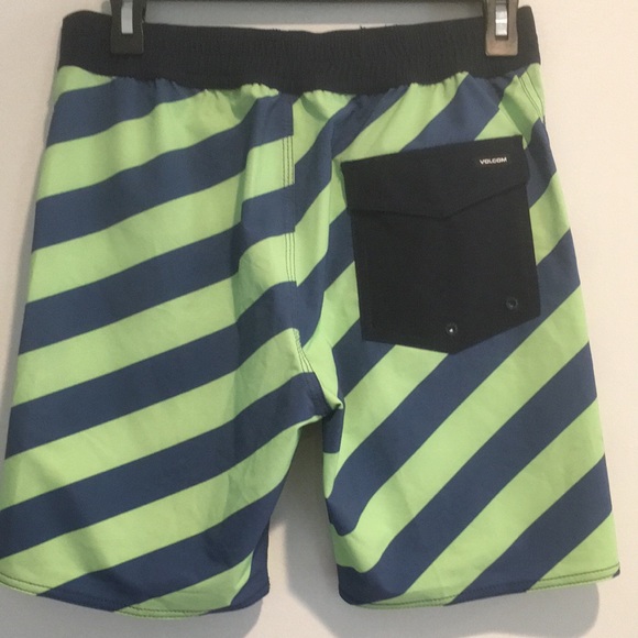 New! Volcom Boy’s Striped Swim Trunks/ Board Shorts size L/12Y - Picture 1 of 13